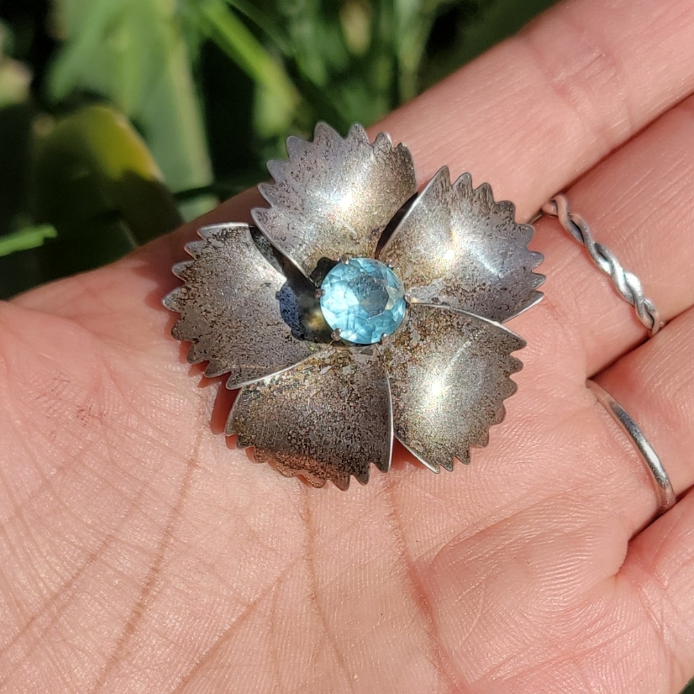 Vintage 925 sterling silver STERLING BY JORDAN blue topaz flower brooch